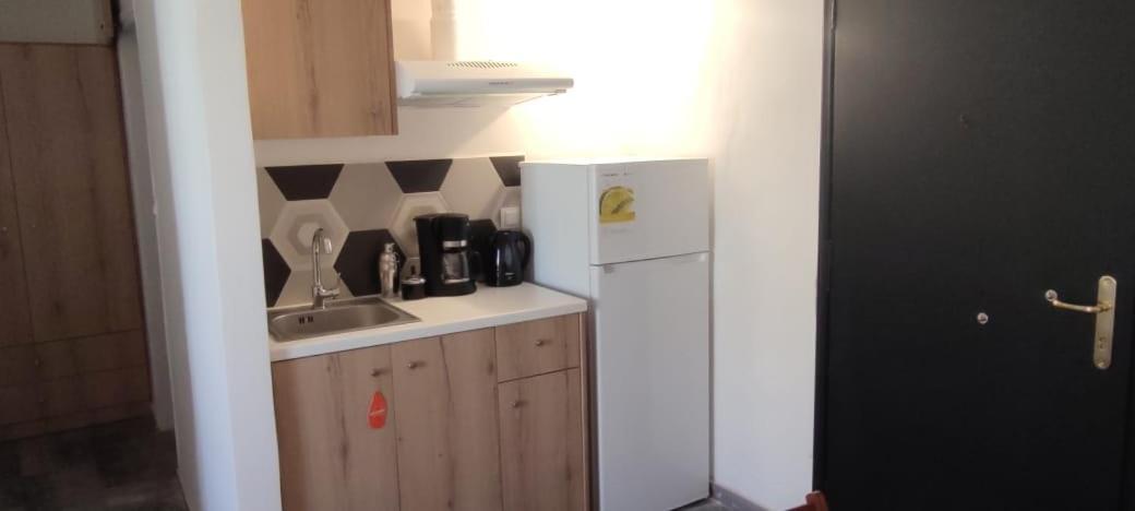 Amalthia Hotel Apartments Ретимно Екстериор снимка