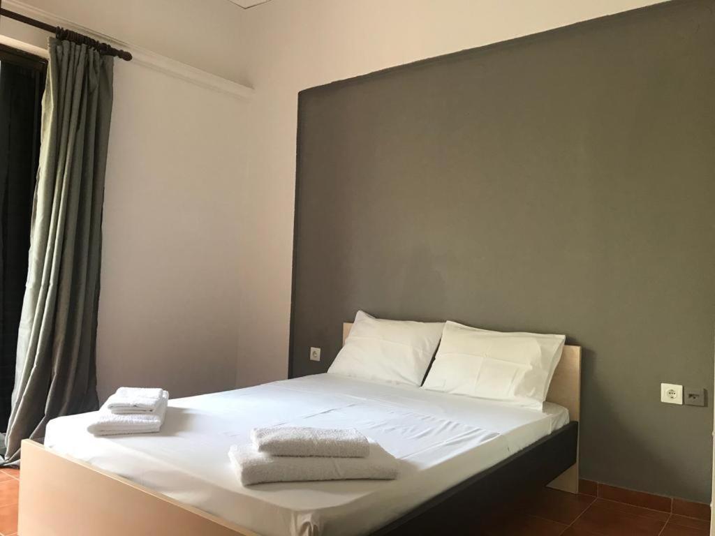 Amalthia Hotel Apartments Ретимно Екстериор снимка